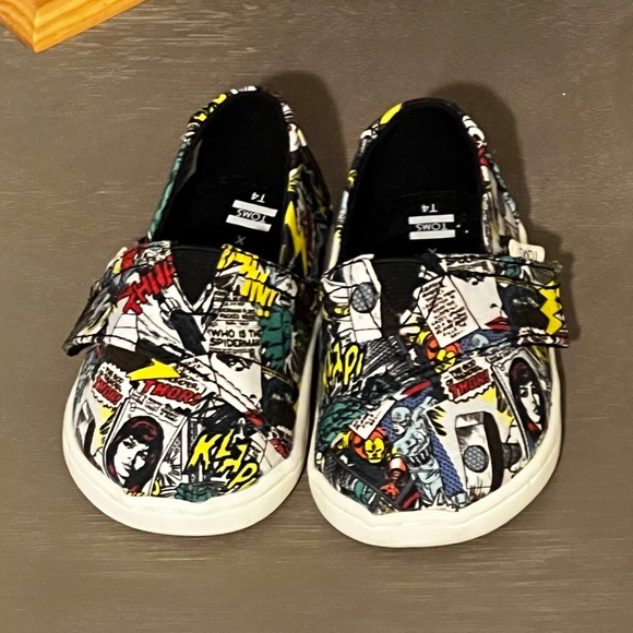 TOMS/Marvel Shoes - Picture 2 of 5